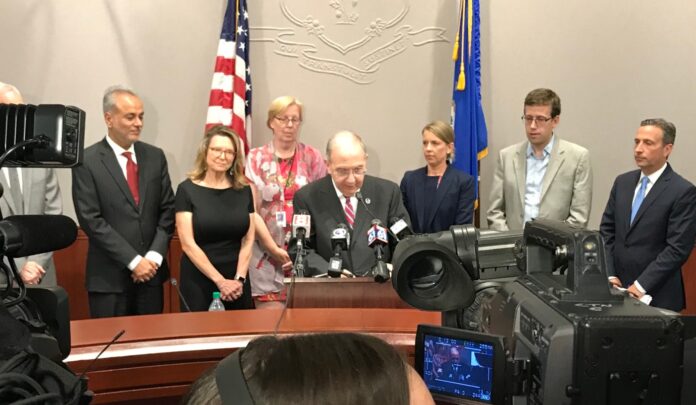 CT Republicans, Democrats blame each other as federal shutdown heads toward full month