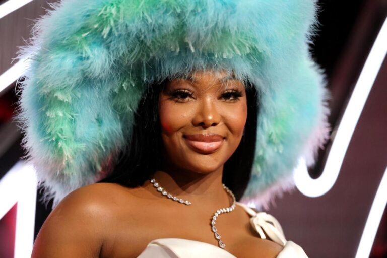 Review: Summer Walker is ‘Finally Over It.’ But this time, she’s not convincing