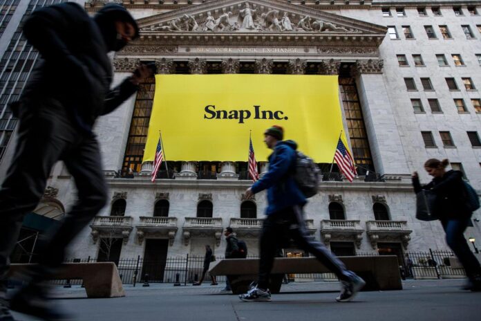 Snapchat is nearing 1 billion monthly users. Why can’t it turn a profit?