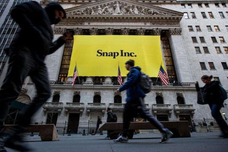Snapchat is nearing 1 billion monthly users. Why can’t it turn a profit?