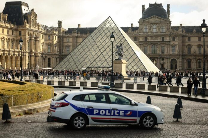 4 more arrested in $102M Louvre jewel heist, Paris prosecutor says