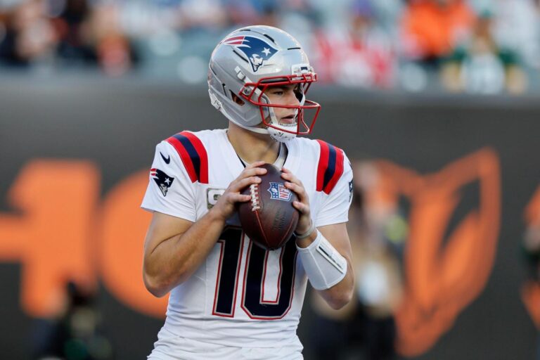 Banged up Patriots eyeing 10th straight win in Monday night matchup with Giants