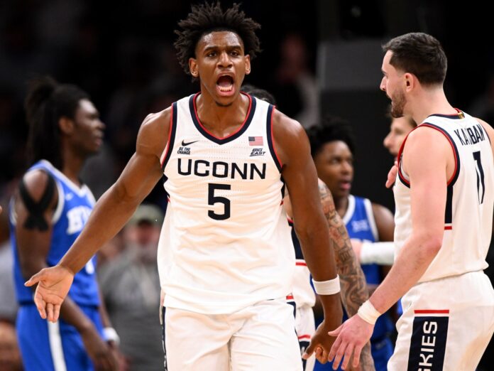 No. 3 UConn men hold off late surge from No. 7 BYU to win, 86-84, at TD Garden