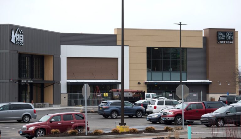 A clothing business in CT is closing next year. It has other locations across the nation