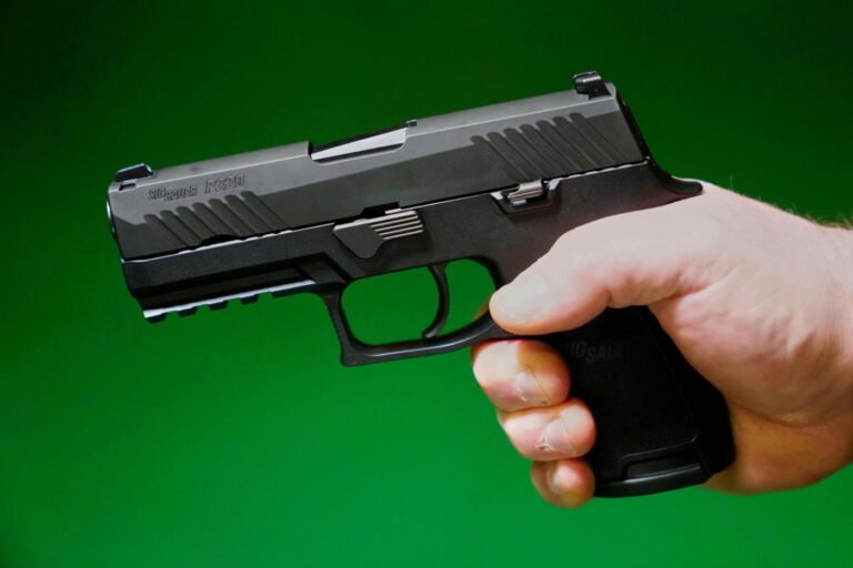 U.S. senators from CT leading legislation to revamp background checks on gun sales nationwide