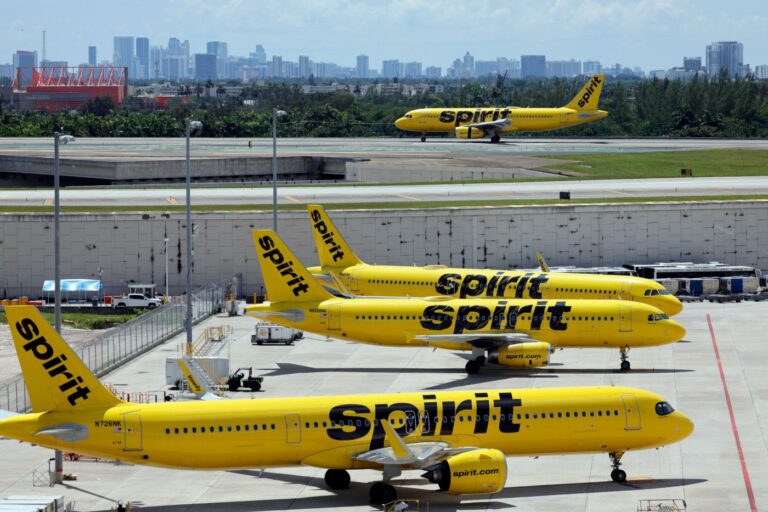 Spirit, Frontier offer steep air travel discounts in Black Friday dogfight