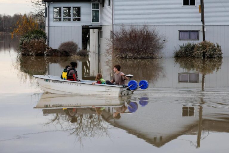 Evacuations ordered in 3 south Seattle suburbs after levee fails following week of heavy rain