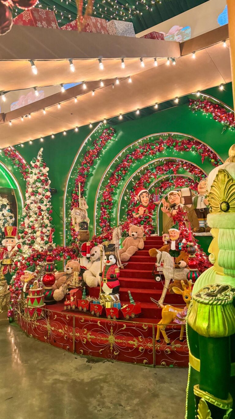 CT restaurant honored as one of ‘most festive in America.’ That’s 550,000 lights you can still see.