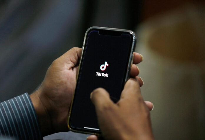TikTok firma acuerdo para vender operación en EEUU a inversores, incluidos Oracle y Silver Lake