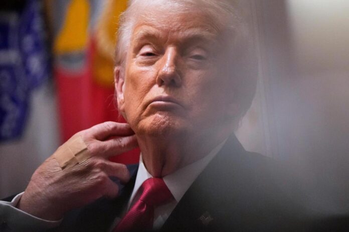 Doodling, drowsiness and a conspicuous misspelling highlight Trump’s last Cabinet meeting of 2025