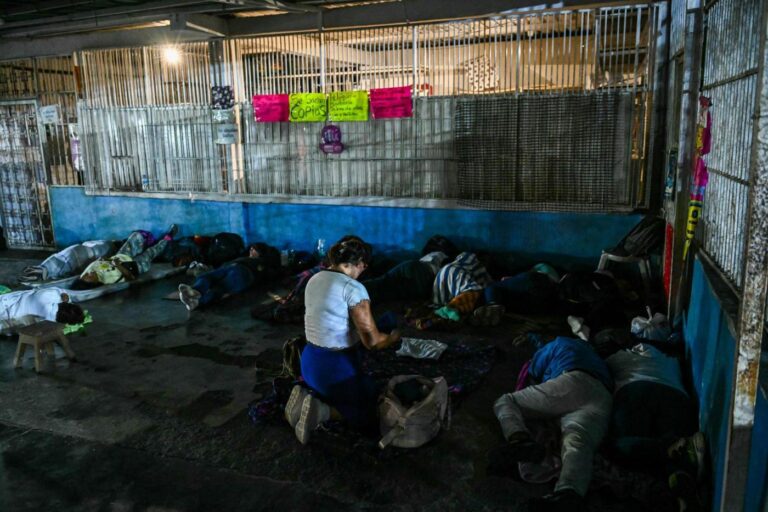 Venezuela says country in peace after US renews travel warning