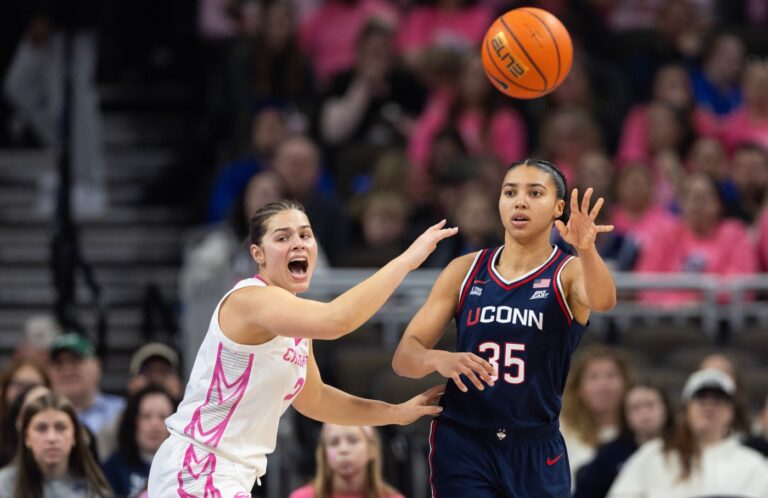 Sarah Strong double-double powers UConn women’s basketball to 95-54 rout of Creighton