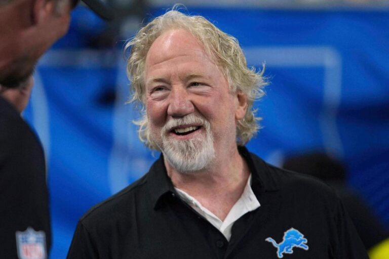 Director Timothy Busfield turns himself in to face child sex abuse charges in New Mexico