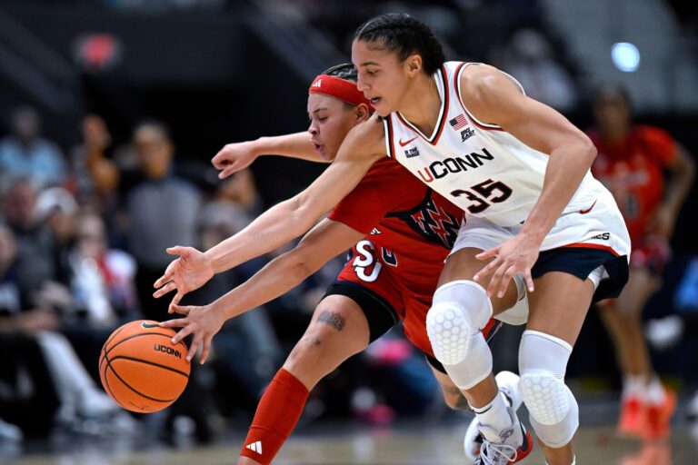 UConn women’s basketball dismantles St. John’s in 88-43 win behind 46 points off turnovers
