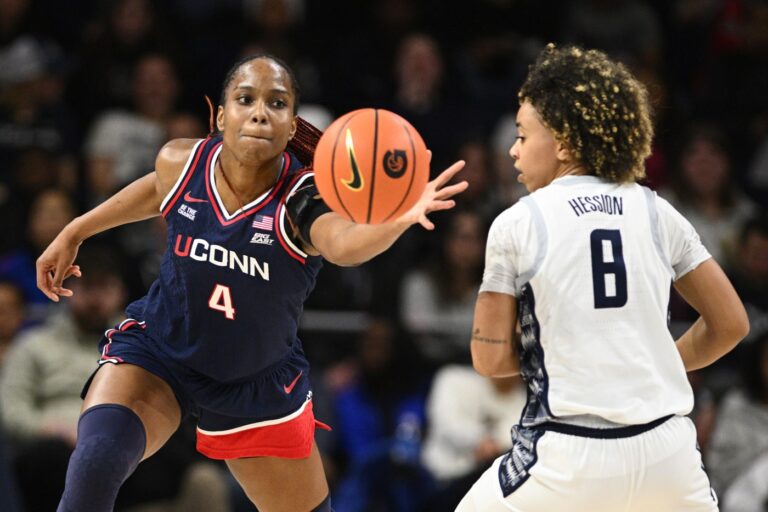 UConn women’s basketball dominates Georgetown 83-42 despite rollercoaster offensive performance