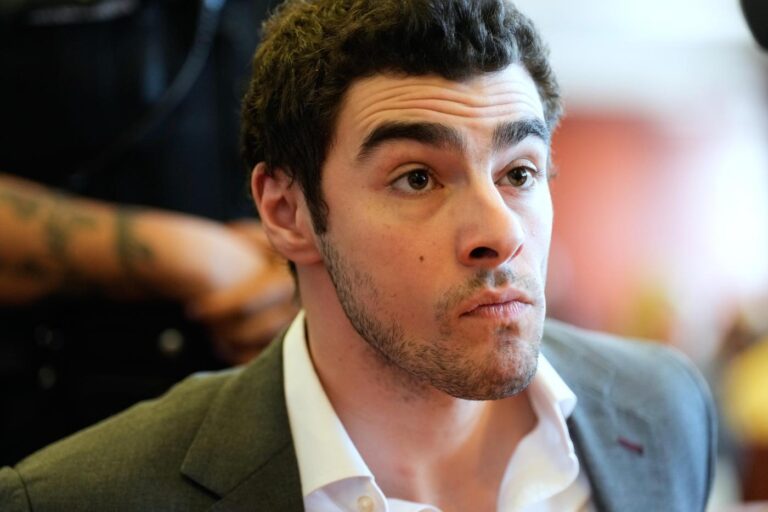 Judge bars federal prosecutors from seeking the death penalty against Luigi Mangione