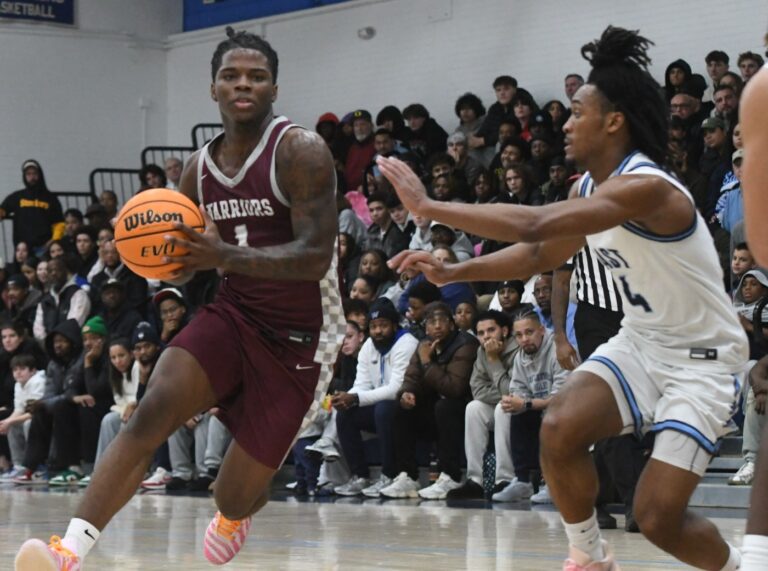 Windsor outlasts East Catholic boys basketball in battle of unbeatens