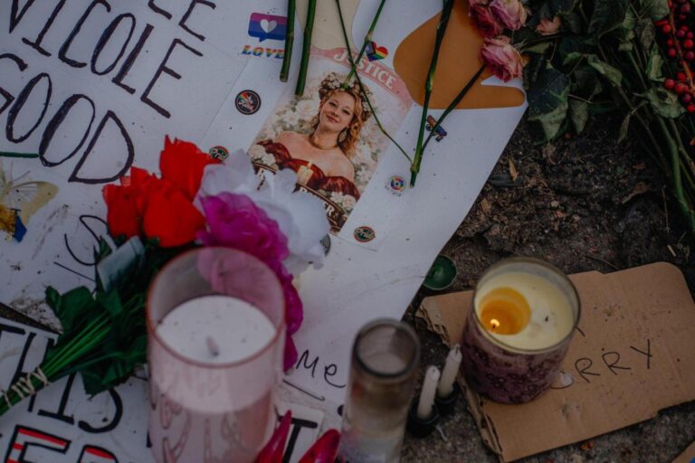 ¿Renee Good tenía la obligación de cumplir las órdenes del agente del ICE?