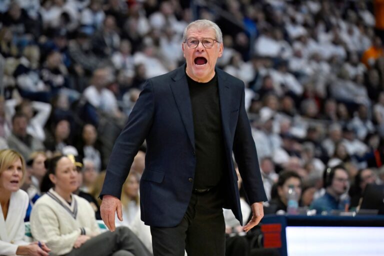 Dom Amore: Geno Auriemma’s halftime talk wasn’t loud as you’d think. And for UConn women, it worked