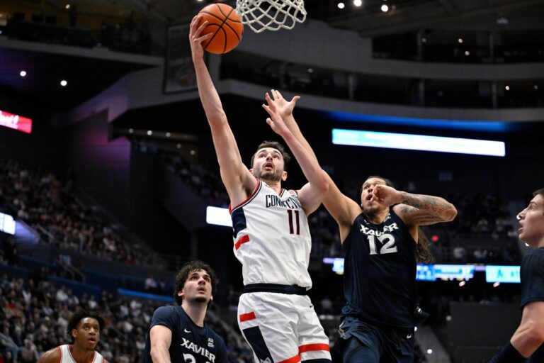 No. 3 UConn men’s basketball routs Xavier, 92-60, for 18th consecutive win