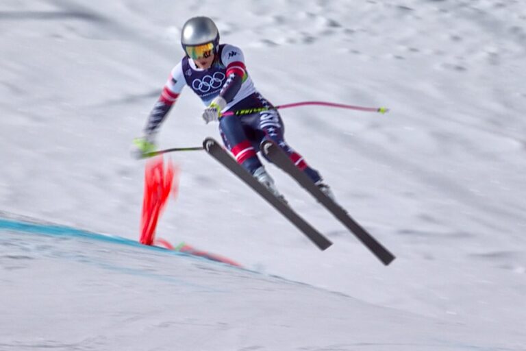 Lindsey Vonn breaks leg in downhill crash at Winter Olympics, in stable condition after surgery