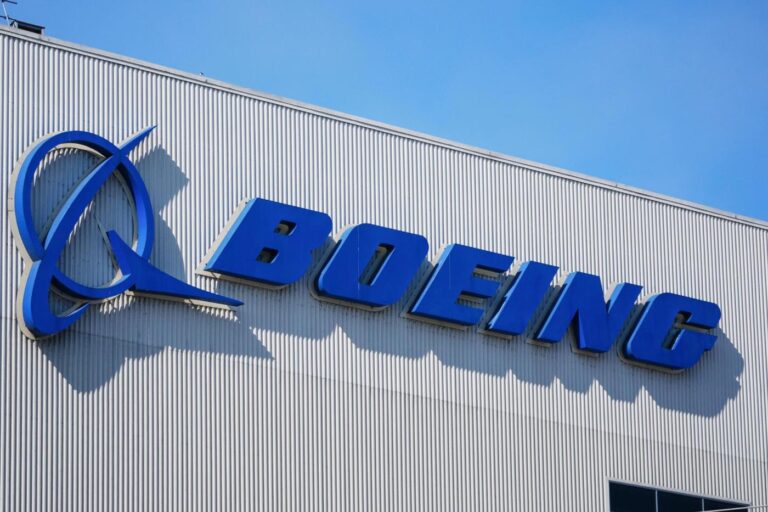 Families of plane crash victims ask US appeals court to revive a criminal case against Boeing