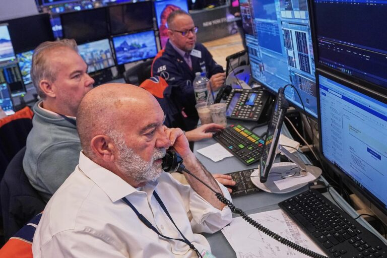 Alphabet and discouraging data on the US job market drag Wall Street lower