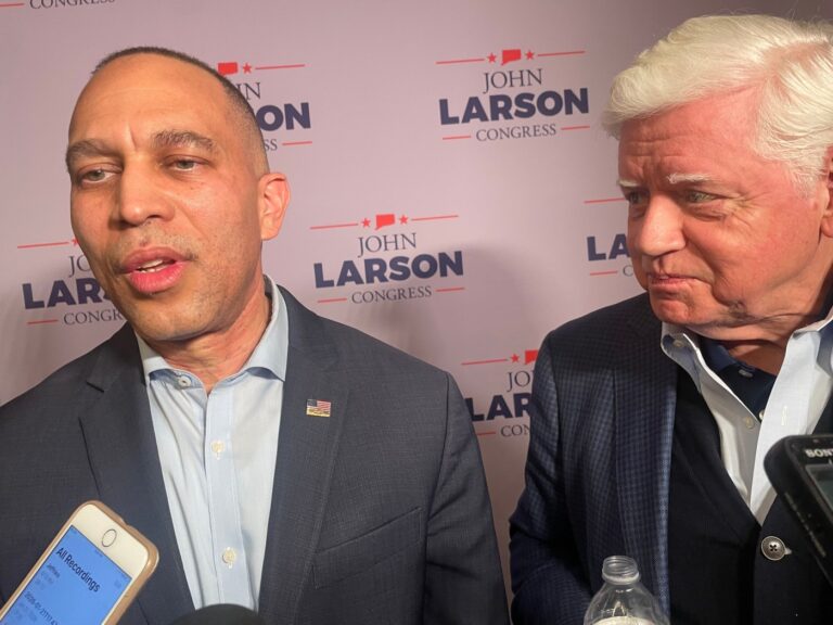 Top House Democratic leader rallies troops in Hartford for U.S. Rep. John Larson