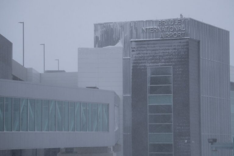 Flights at CT airports come to a virtual standstill in Nor’easter. What travelers now need to know.