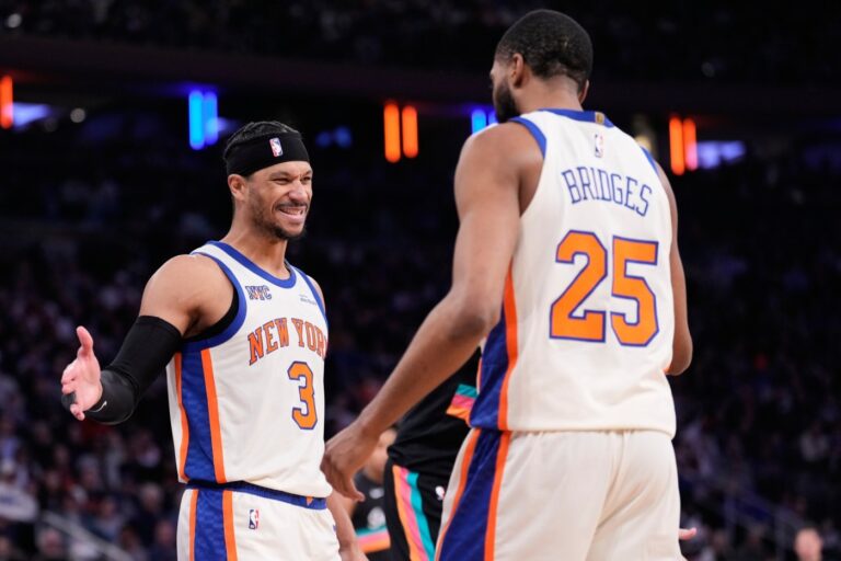 Knicks rout Spurs, 114-89, in performance worthy of NBA title contention