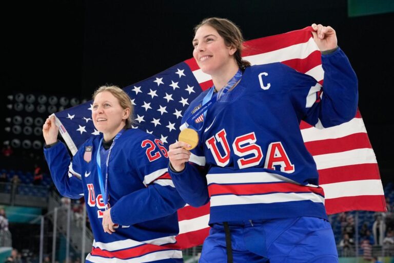 Hilary Knight delivers joke during ‘SNL’ appearance featuring US men and women hockey gold medal winners