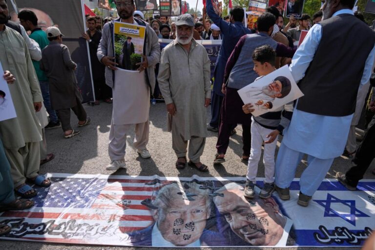 Pakistani Shiites rally to denounce US-Israeli strikes on Iran as US Embassy issues a security alert