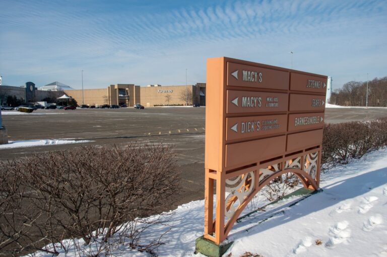 Police warn of potential ‘teen night takeover’ planned at Manchester mall