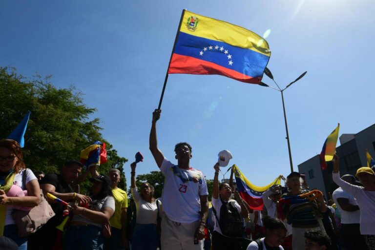 US and Venezuela agree to reestablish diplomatic relations in historical shift