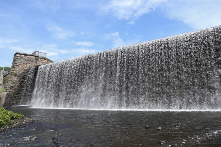 CT regulatory agency reverses, approves $2.4B Aquarion Water sale. Move will impact 236K customers